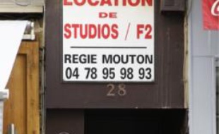 Il faut compter 350 € pour un studio.