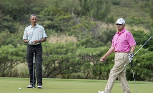 Le Premier ministre malaisien Najib Razak et Barack Obama jouent au golf le 25 décembre 2014