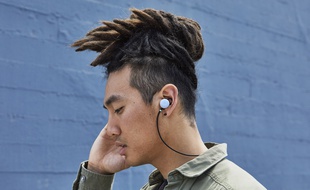 Les écouteurs Pixel Buds ne sont pour l'instant pas disponibles en France (photo d'illustration).