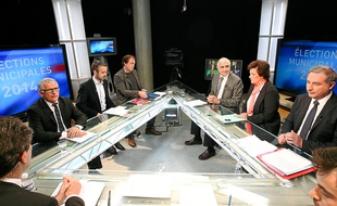 Six candidats à la mairie de Toulouse sur le plateau de TLT pour un débat d'avant premier tour, le 18 mars 2014.