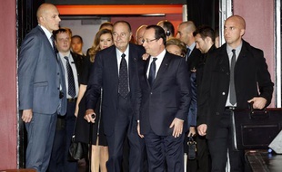 Jacques Chirac et François Hollande, le 21 novembre 2013 à la remise des prix de la Fondation Chirac au musée du quai Branly.