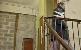 Le secrétaire d'Etat au Logement a reconnu que l'Etat avait du mal à remplir ses obligations en matière de logement.