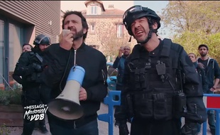 Mathieu Madenian (à gauche) et Thomas VDB (à droite) dans leur pastille humoristique «Le message de Madénian et VDB», lundi soir sur W9.