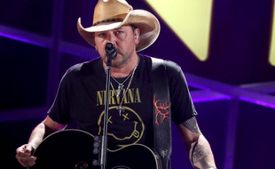 Jason Aldean s'exprime.
