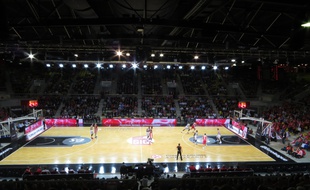 La SIG entend porter la capacité du Rhenus à 8.000 places grâce à un financement privé de 25 millions d'euros. Le club s'appuiera notamment sur le naming de la salle pour ce projet.