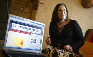 Côté douleur, Joëlle Manighetti en connaît un rayon, côté bon sens aussi: victime d'un cancer du sein, puis d'une inflammation après l'implantation d'une prothèse mammaire PIP, elle a créé un blog pour "informer utilement" et "éviter la panique".