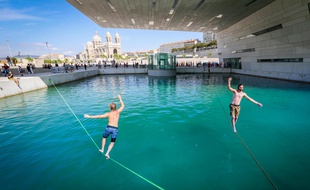 Démonstration de slackline à Marseille en 2014
