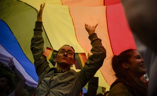Le drapeau LGBT.