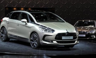 Le président élu François Hollande a choisi la DS5 hybride de Citroën comme véhicule pour son investiture à la présidence de la République le 15 mai, a-t-on appris mardi auprès de la marque aux chevrons