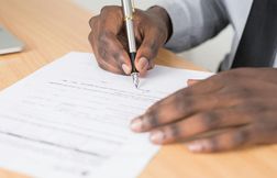 Les clauses importantes à vérifier avant d’accepter un contrat de travail