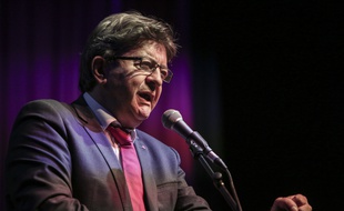 Le leader de La France insoumise Jean-Luc Mélenchon, en visite à Athènes le 27 octobre 2017, estime que la situation catalane nécessite un vote.