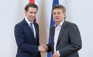 Le chancelier autrichien Sebastian Kurz (à gauche) et le leader des Verts Werner Kogler, le 1er janvier 2020 à Vienne.