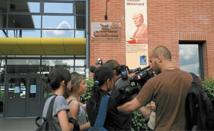 Le 15 mai 2009, à Fenouillet, pour avoir reçu une punition, un collègien de 5e a poignardé son enseignante.