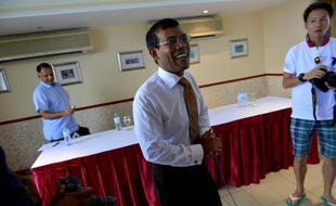 L'ex-président des Maldives, Mohamed Nasheed, favori de la présidentielle, a réclamé dimanche la démission du président sortant et réclamé l'organisation d'un nouveau scrutin par un cabinet technique après le report de l'élection samedi.