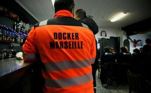A Marseille, lors d'une manifestation de dockers contre le projets de réforme du système de retraites, le 13 décembre 2019.