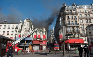 Un incendie s'est déclaré à l'Elysée Montmartre, à Paris (18e), le 22 mars 2011.