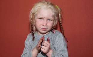 Une fillette blonde de quatre ans a été retrouvée dans un camp rom en Grèce, le 16 octobre 2013.