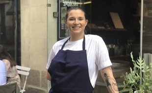 La cheffe Sarah Mainguy devant son restaurant Vacarme, à Nantes, le 10 juin 2021