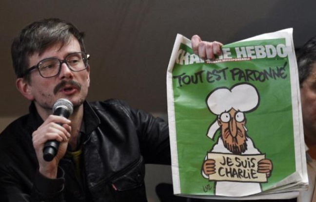 Le dessinateur Luz présente la nouvelle édition de Charlie Hebdo le 13 janvier 2015 à Paris Le dessinateur Luz présente la nouvelle édition de Charlie Hebdo le 13 janvier 2015 à Paris