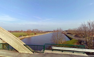 Le canal de d'Aire à la Bassée.