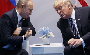 Le 7 juillet 2017, le président américain Donald Trump rencontre le président russe Vladimir Poutine à Hambourg lors du G20.