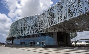 Vue du Mémorial ACTe, le 8 mai 2015 à Point-à-Pitre (Guadeloupe), deux jours avant son inauguration par le président François Hollande en présence de d'une trentaine de dirigeants africains et caribéens