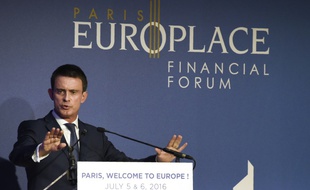 Le Premier ministre Manuel Valls lors de son discours au forum de "Paris Europlace" à Paris, le 6 juillet 2016