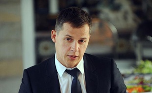 Le nouvel ambassadeur français en Tunisie, Boris Boillon, le 17 février 2011 à Tunis, lors d'une conférence de presse où il refusa de répondre à plusieurs questions de journalistes tunisiens.