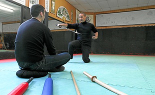 Luc Nagata, patron de Zenbudo Management, coache ses clients grâce aux arts martiaux.