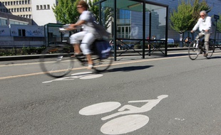 NANTES, le 24/09/2013 Cyclistes sur le nouvel axe de piste cyclable