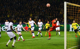 Hugo Lloris s'envole dans le but des Spurs.