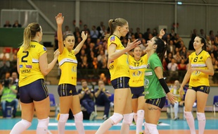 La joie des volleyeuses nantaises, victorieuses (3-0) contre les Roumaines de Bacau.