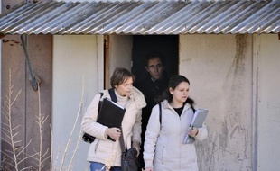 La juge d'instruction marseillaise en charge du dossier des prothèses mammaires défectueuses PIP s'est déplacée mercredi dans l'ancienne usine de la société à La Seyne-sur-Mer (Var), a-t-on appris de source proche de l'enquête et constaté sur place.