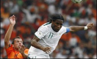 Mais tout rata. Comme un symbole: Drogba, dans un jour sans, qui ne jouera pas le dernier match après avoir écopé d'un deuxième carton jaune depuis le début du tournoi, manquait une passe en or pour Arouna Koné (43) qui aurait peut-être tout changé.
