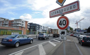 L'avenue du Port du Rhin, polluée par les poids lourds, est régulièrement pointée du doigt par les associations de défense de l'environnement.