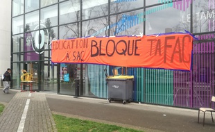 Les entrées de la faculté de Rennes 2 ont été bloquées ce lundi 9 avril.