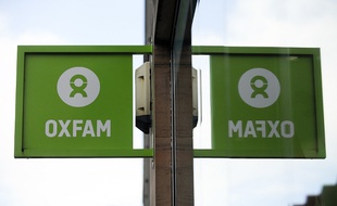Une enseigne de l'ONG Oxfam