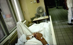 La moitié de l'effectif du service des urgences de l'hôpital Henri Duffaut à Avignon a présenté sa démission.