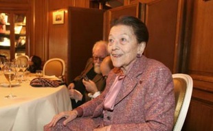 Edmonde Charles Roux lors de l'annonce du prix Goncourt au restaurant Drouant, Paris, le 5/11/2007