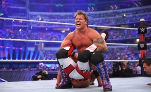 Chris Jericho pratique une prise bien douloureuse sur AJ Style lors du Wrestlemania 32 le 3 avril 2016