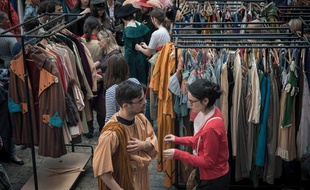 L'Opéra de Lyon brade ses costumes en organisant le 3 mai une vente exceptionnelle.