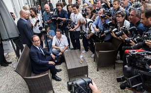 Si ce n'est pas un plan com', ça y ressemble fortement. (Photo: François Hollande à Angoulême le 22 août 2017).