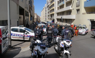 C'est au niveau de la porte bleue, qu'ont eu lieu les perquisitions.
