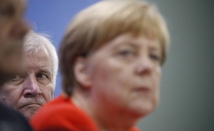 Angela Merkel a réussi à se mettre d'accord avec le SPD et surtout la CSU, les conservateurs bavarois, de Horst Seehofer.