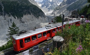 Le petit train du Montenvers fermé après avoir déraillé