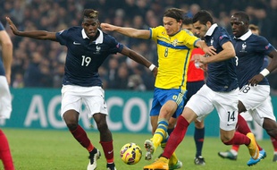 Le Suédois Albin Ekdal face à la France, le 18 novembre 2014.