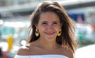 Marthe Fieschi incarne Léa dans la série Un si grand soleil