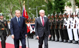 L'Union européenne a décidé d'ouvrir mardi un nouveau chapitre dans les négociations d'adhésion avec la Turquie après trois ans de paralysie, a annoncé la présidence lituanienne de l'UE.