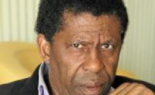 Dany Laferrière vit à Montréal.
