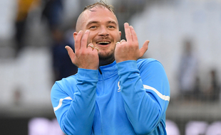 Le rappeur Jul lors d'un match de football caritatif au profit de l'Unicef, à Marseille, le 13 octobre 2021.